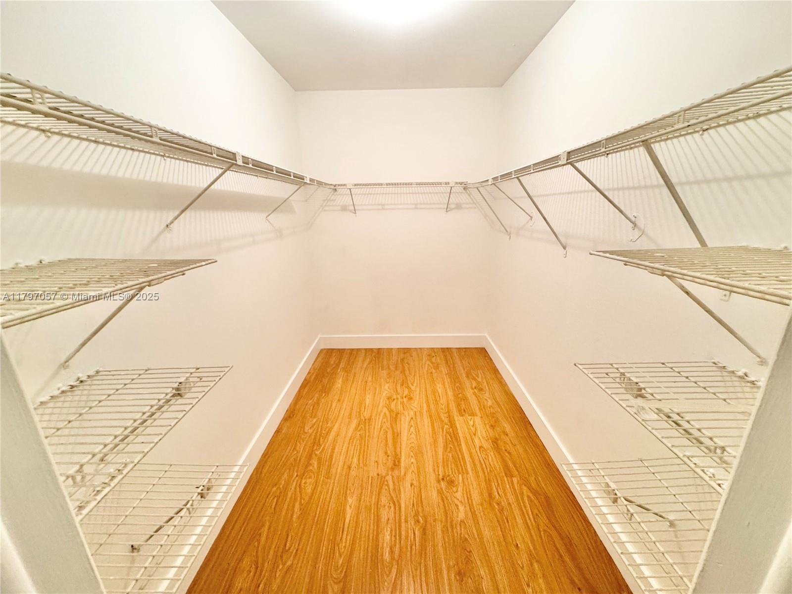 OAKLAND SHORES CONDOMINIU - Residential