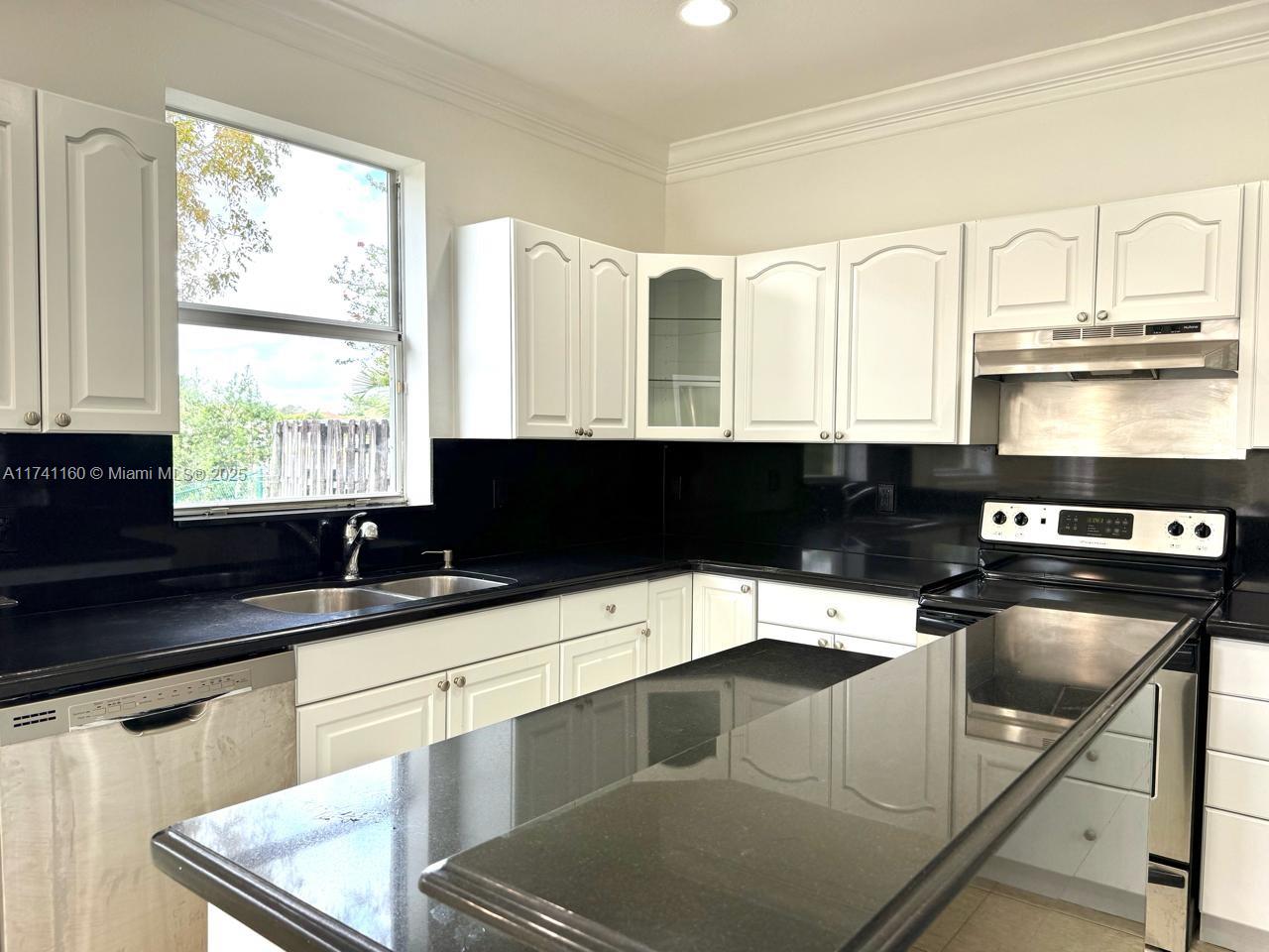 DON ELIAS ESTATES - Residential