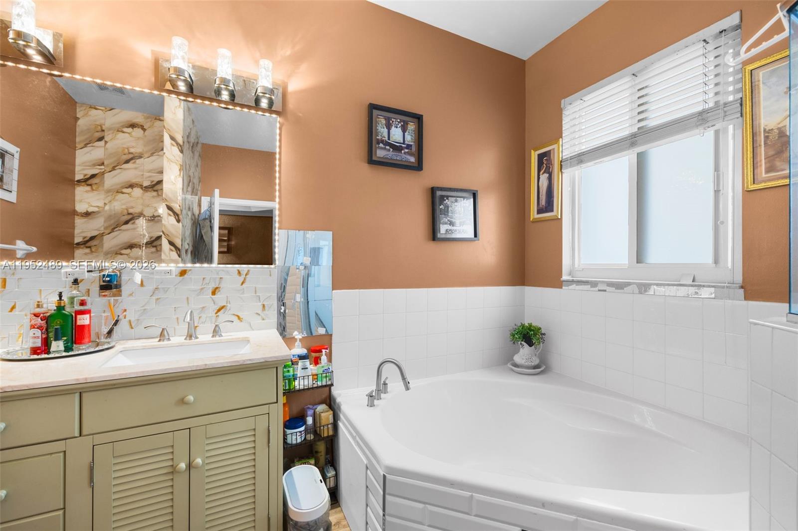 FLORIDIAN BAY ESTATES SOU - Residential