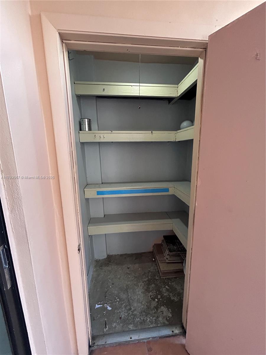 HORIZONS WEST CONDO #10 - Residential