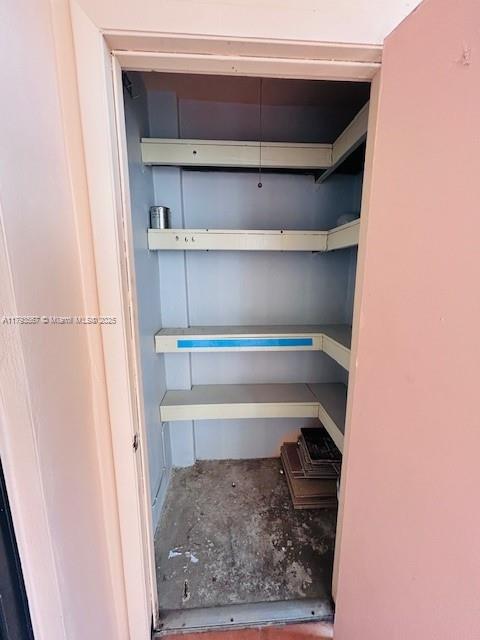 HORIZONS WEST CONDO #10 - Residential