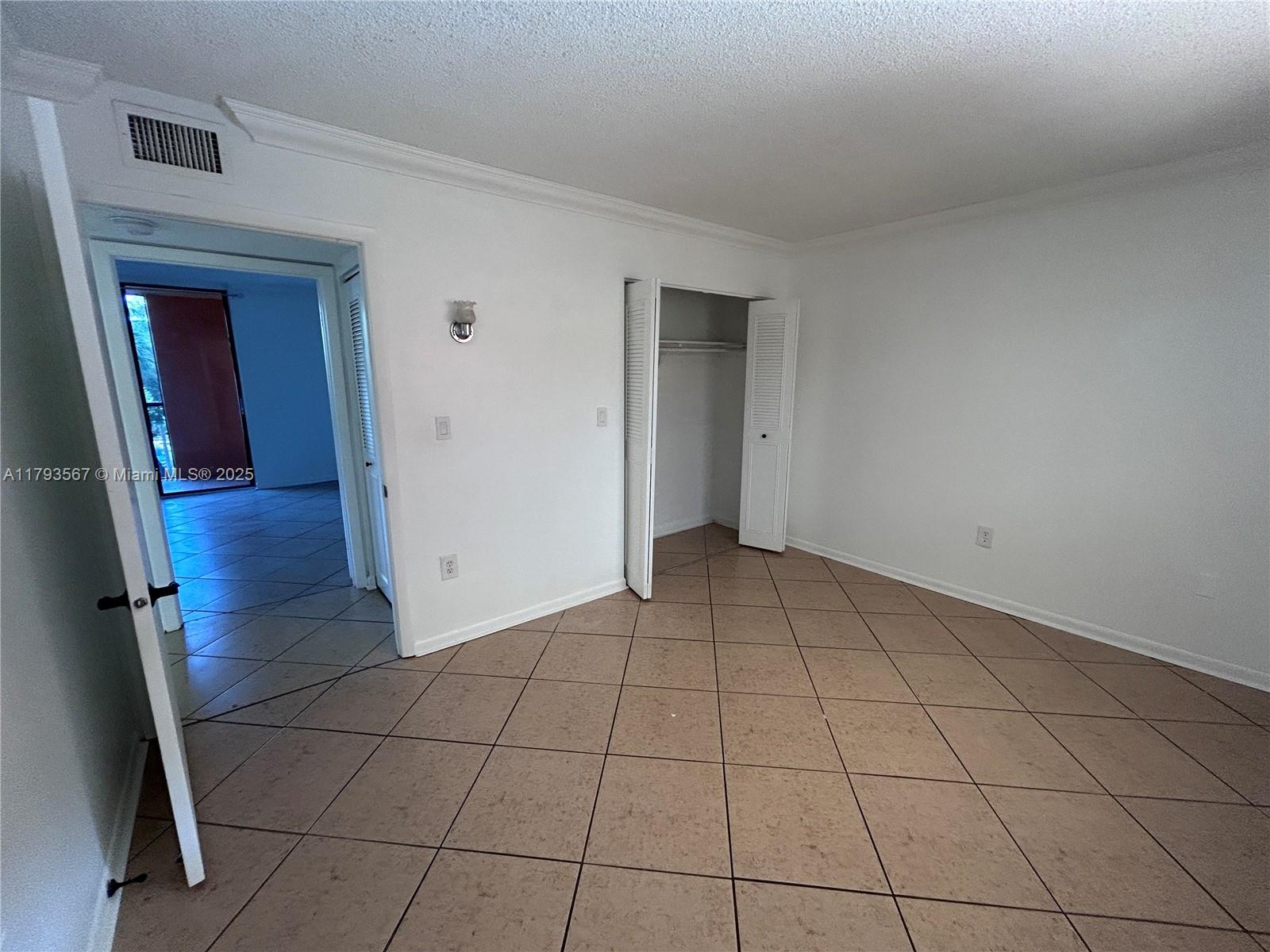 HORIZONS WEST CONDO #10 - Residential