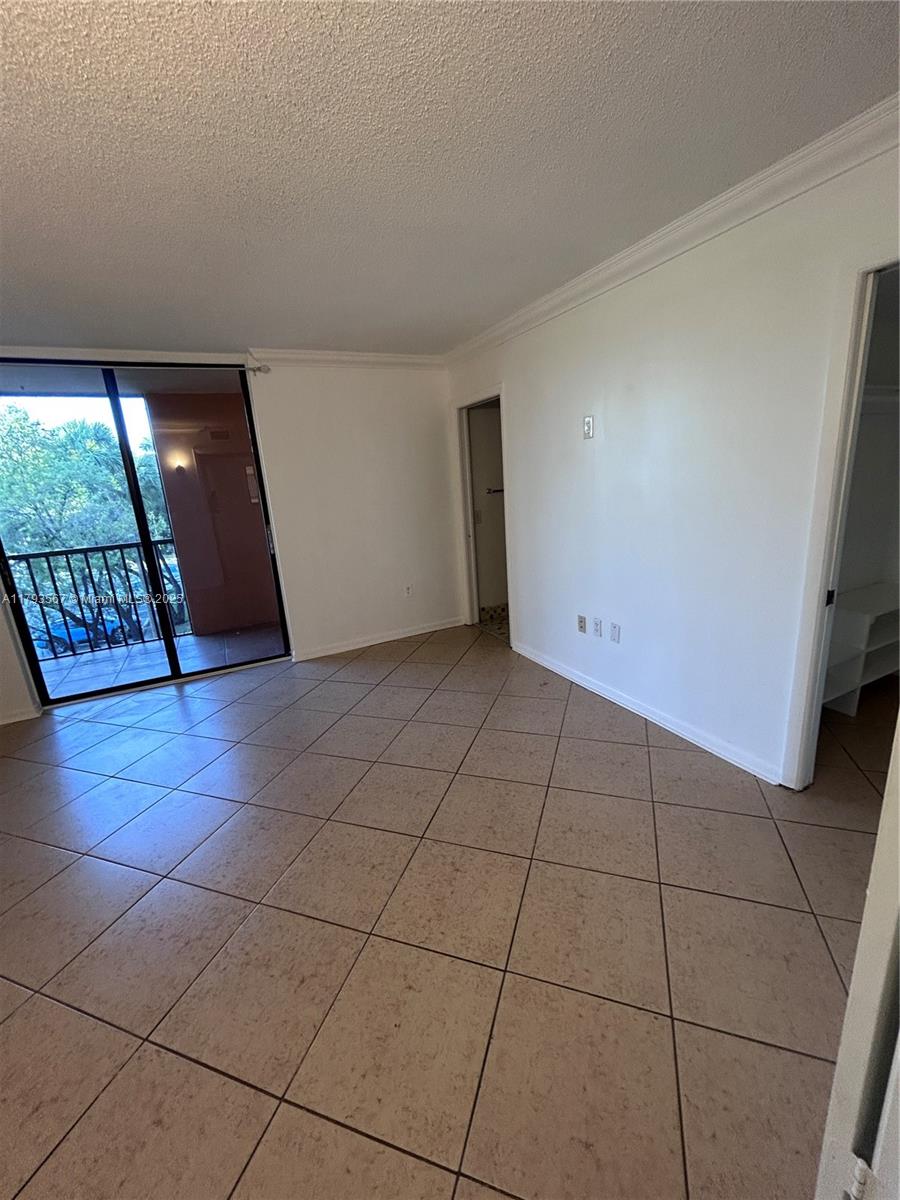 HORIZONS WEST CONDO #10 - Residential