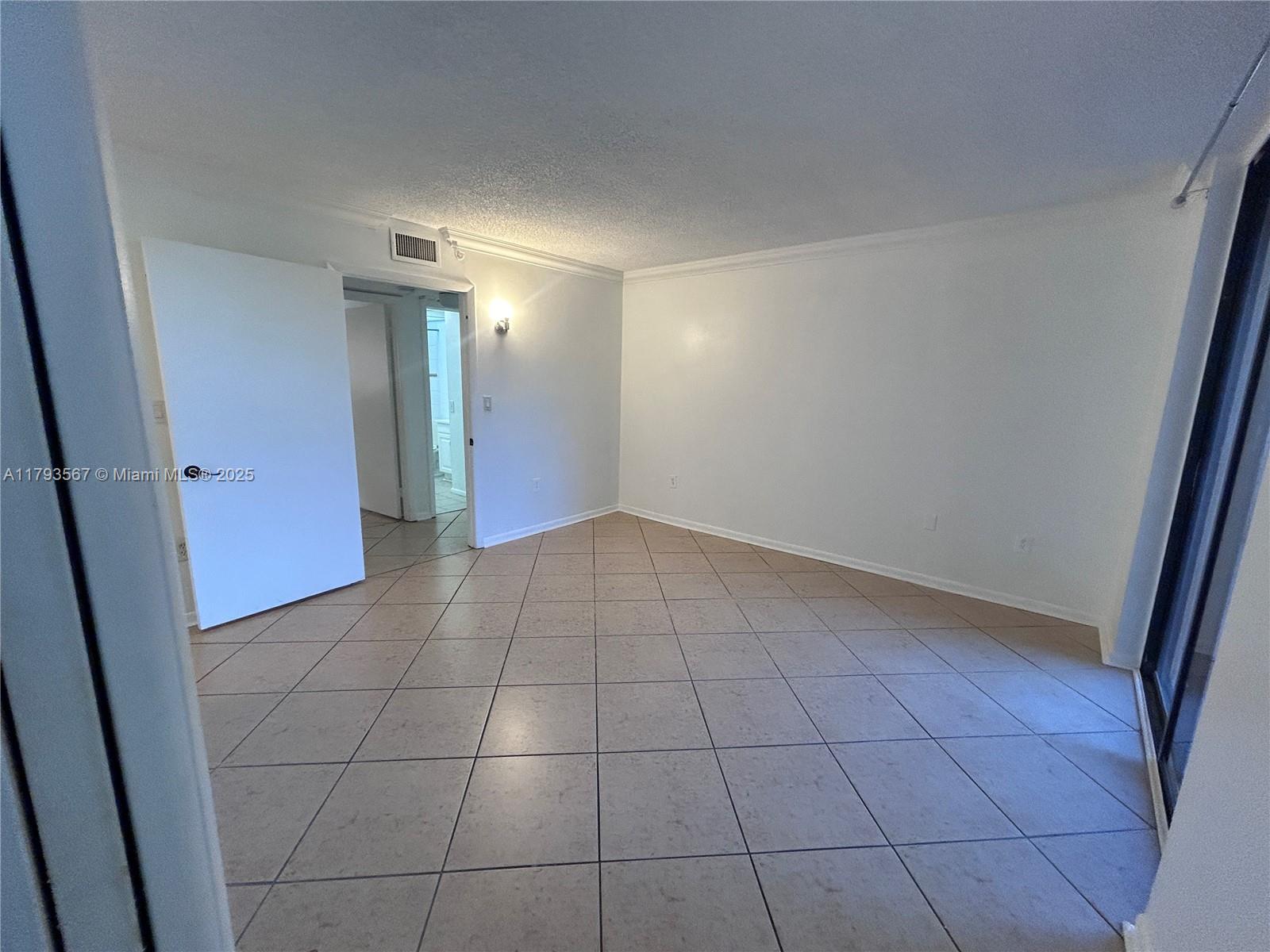 HORIZONS WEST CONDO #10 - Residential