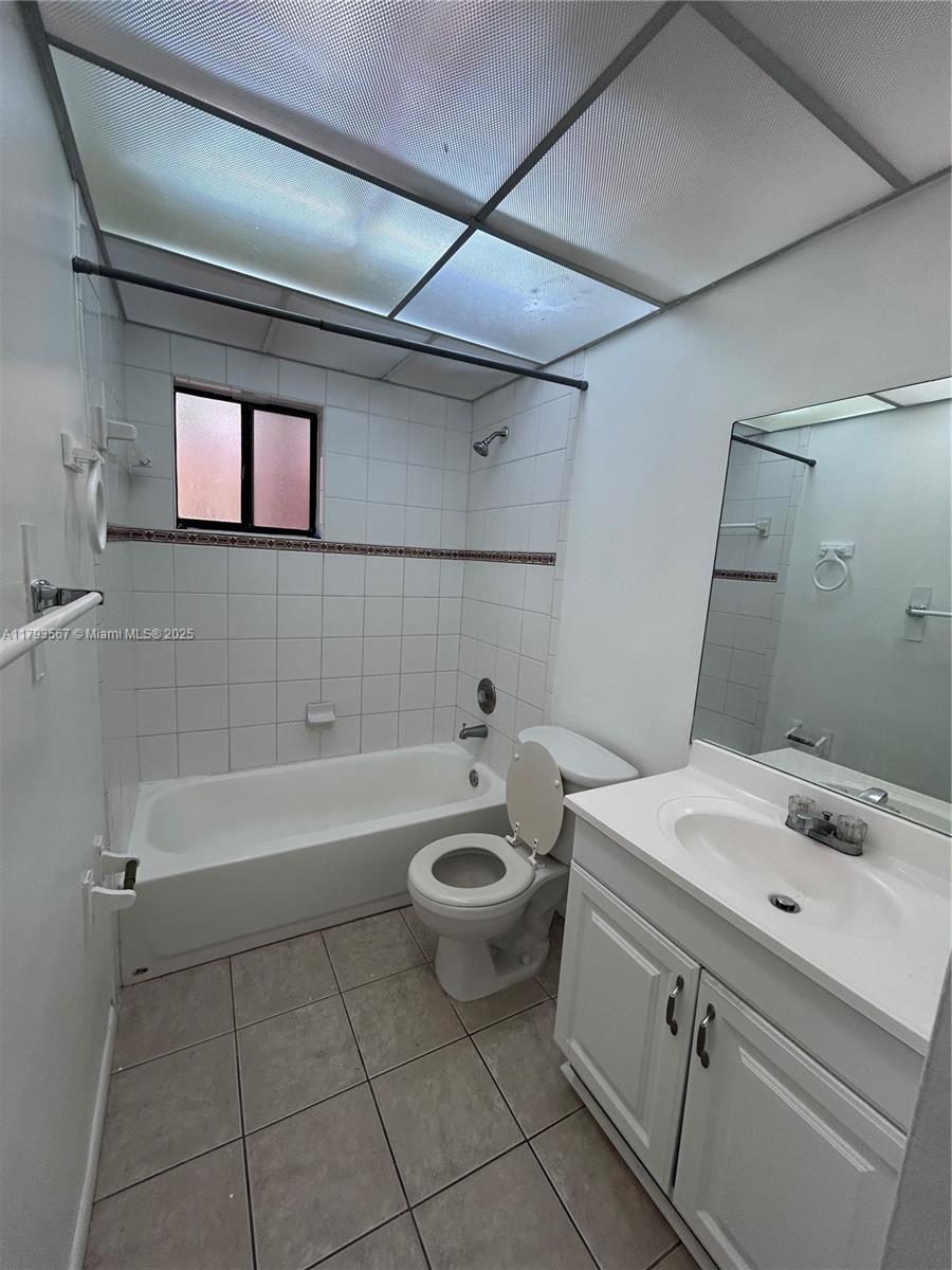 HORIZONS WEST CONDO #10 - Residential
