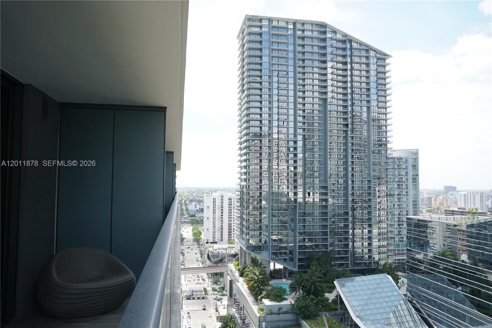 SLS Lux - Residential
