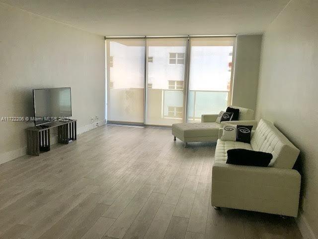 Property for Sale at 1200 West Ave 1018, Miami Beach, Miami-Dade County, Florida - Bedrooms: 1 
Bathrooms: 1  - $334,500