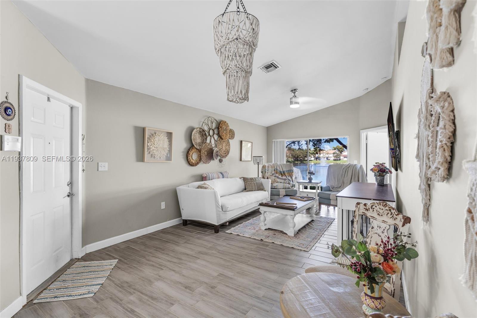 PEMBROKE POINTE - Residential