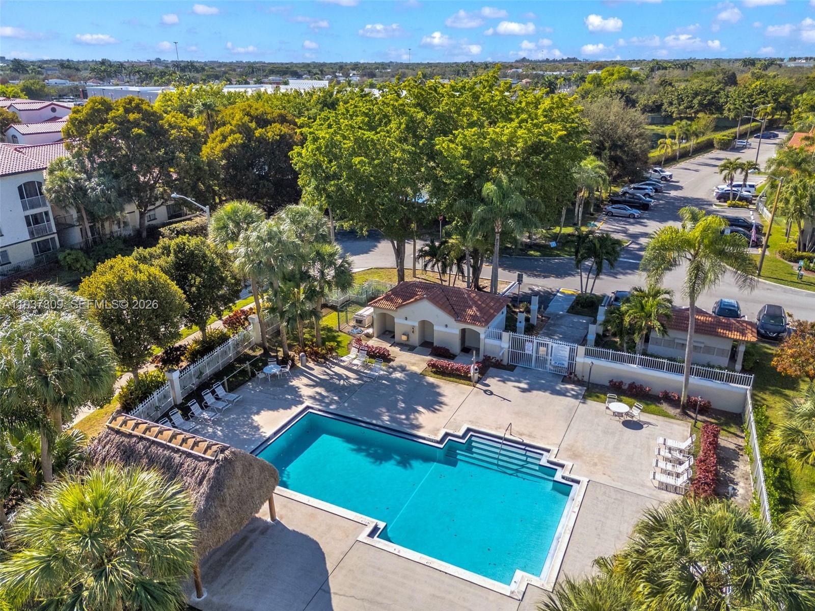 PEMBROKE POINTE - Residential