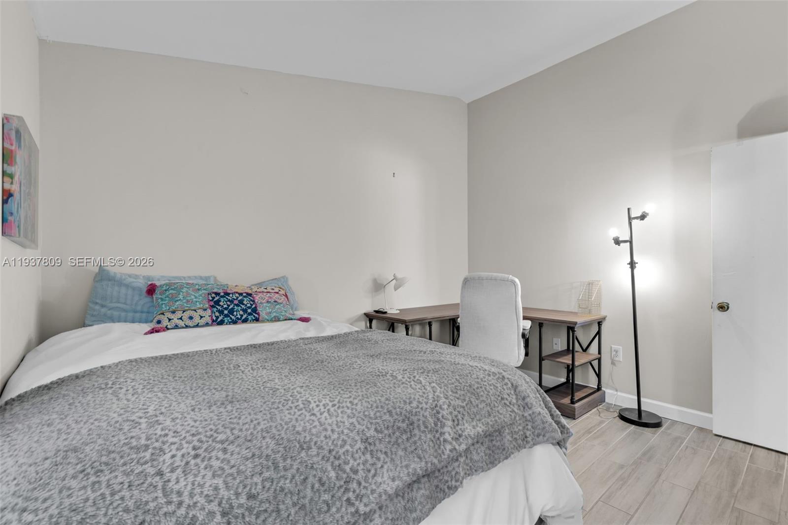 PEMBROKE POINTE - Residential