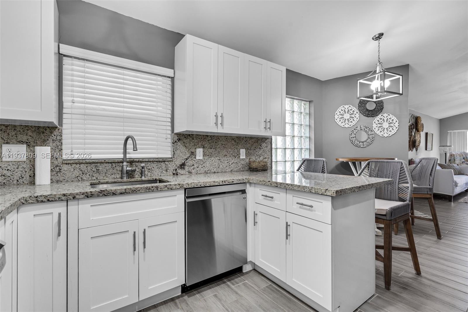 PEMBROKE POINTE - Residential