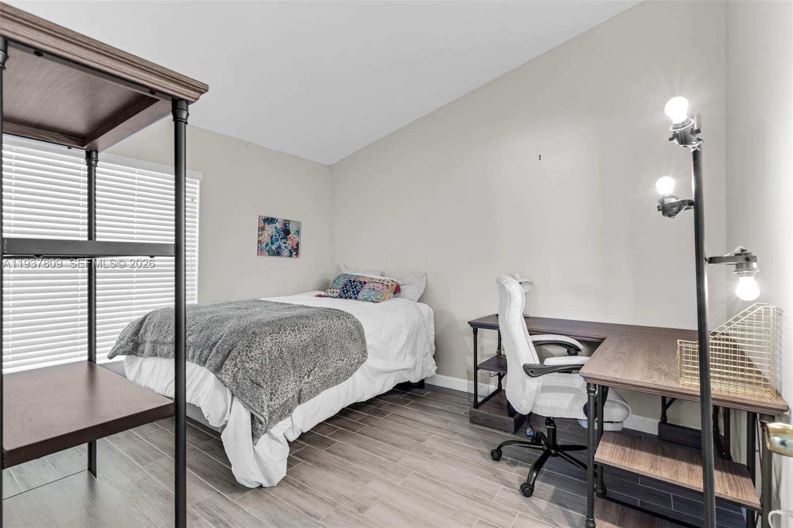 PEMBROKE POINTE - Residential