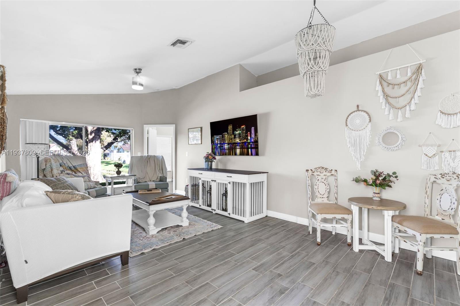 PEMBROKE POINTE - Residential