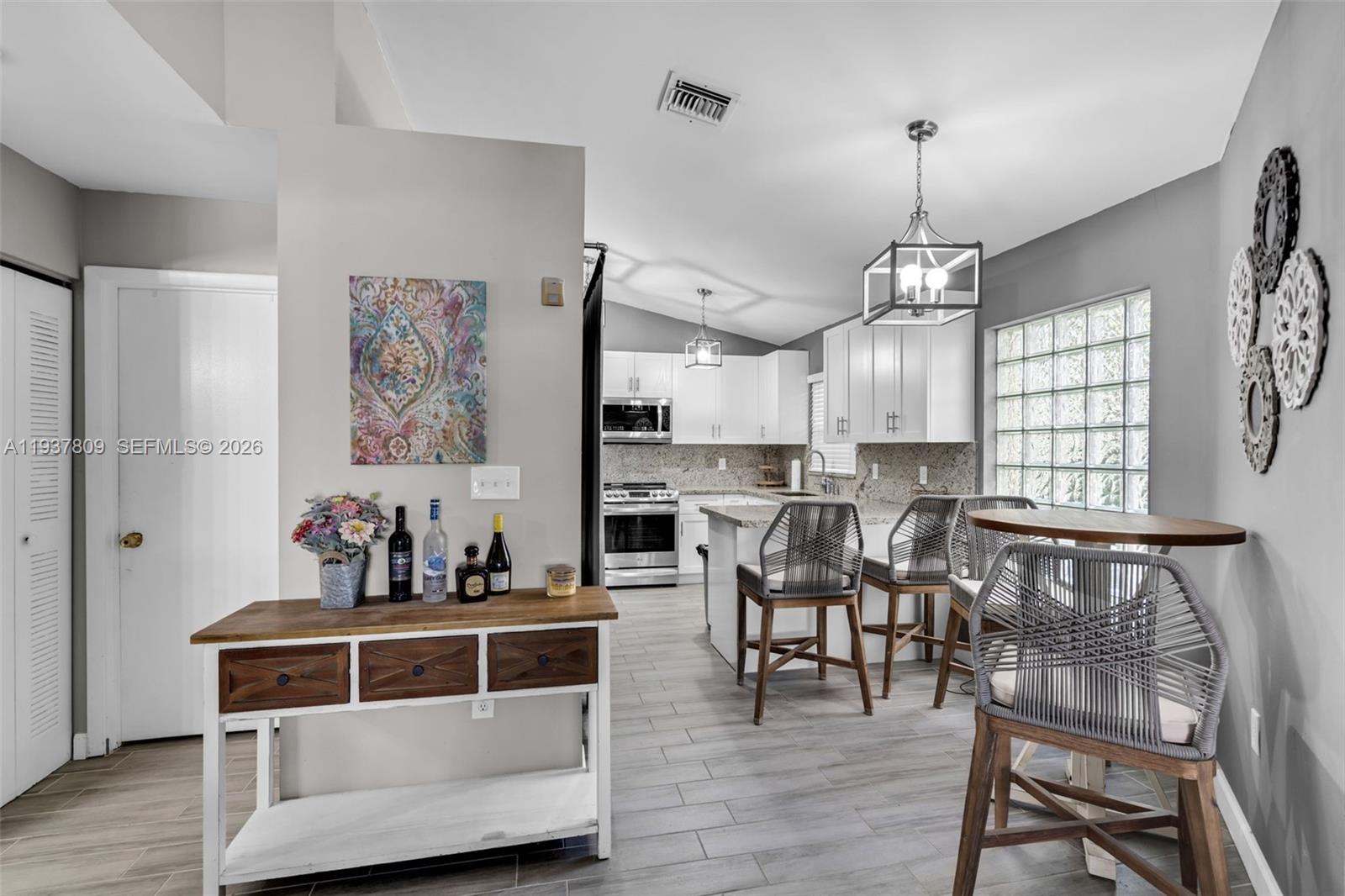 PEMBROKE POINTE - Residential