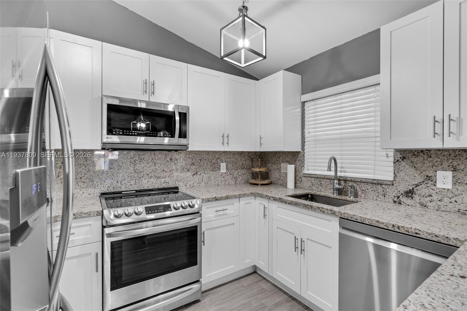 PEMBROKE POINTE - Residential