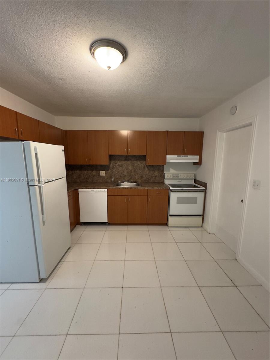 F A BARRETTS SUB OF W1/2 - Residential Lease