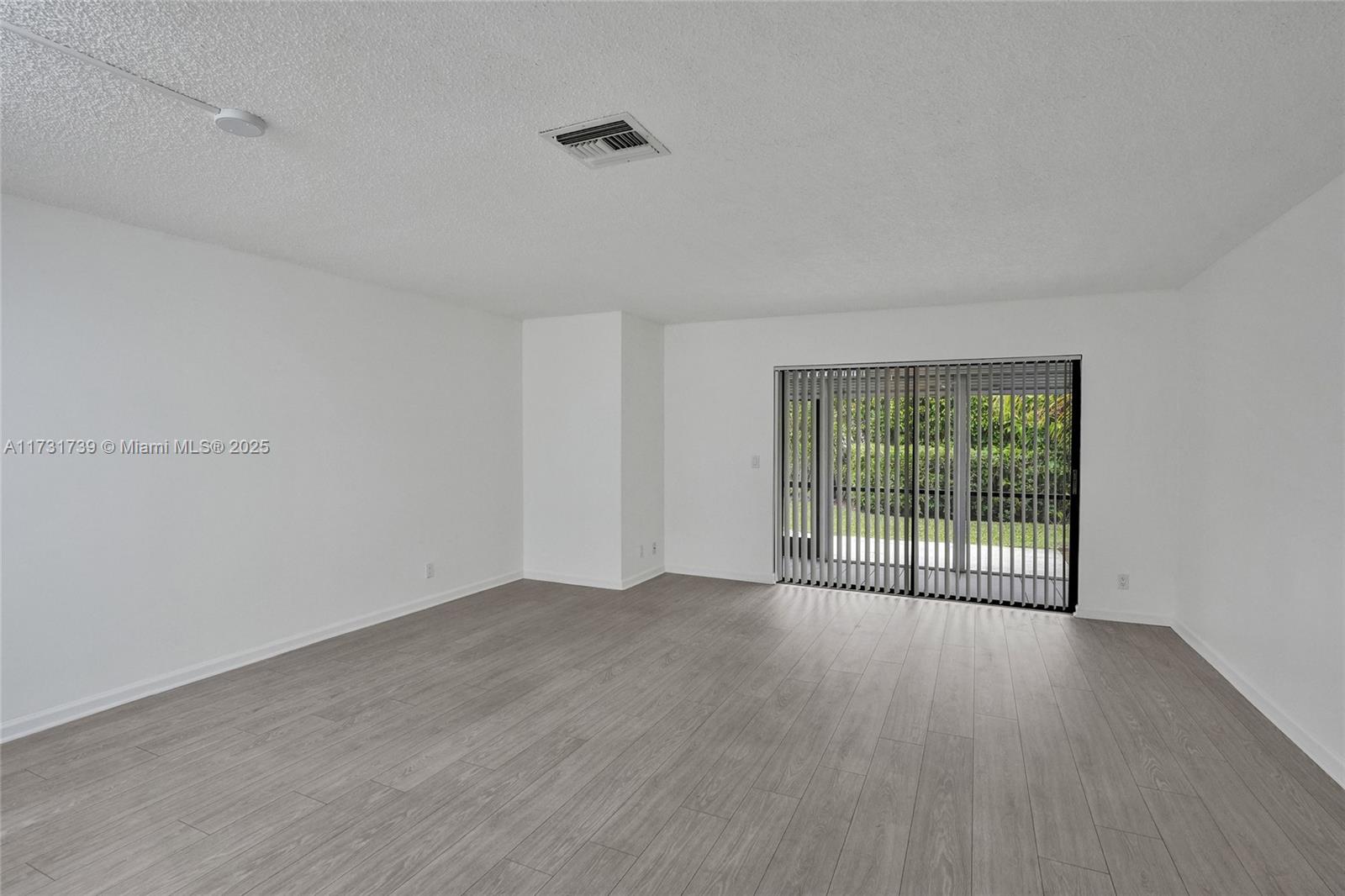 ARBOURS OF THE PALM BEACH - Residential