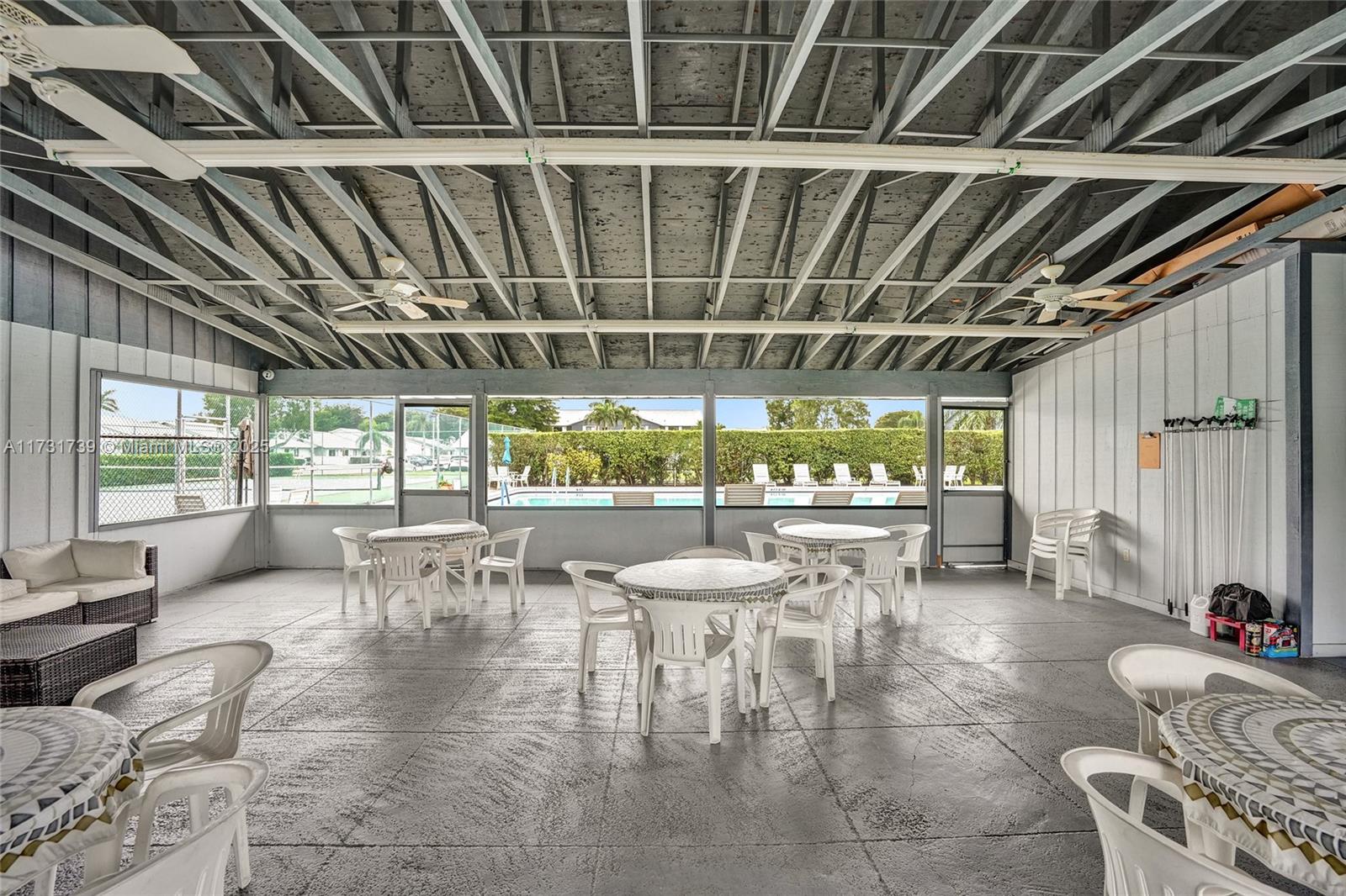 ARBOURS OF THE PALM BEACH - Residential