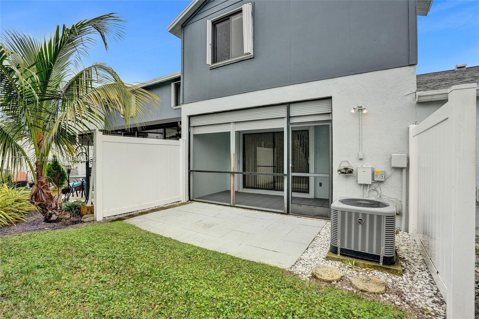 ARBOURS OF THE PALM BEACH - Residential