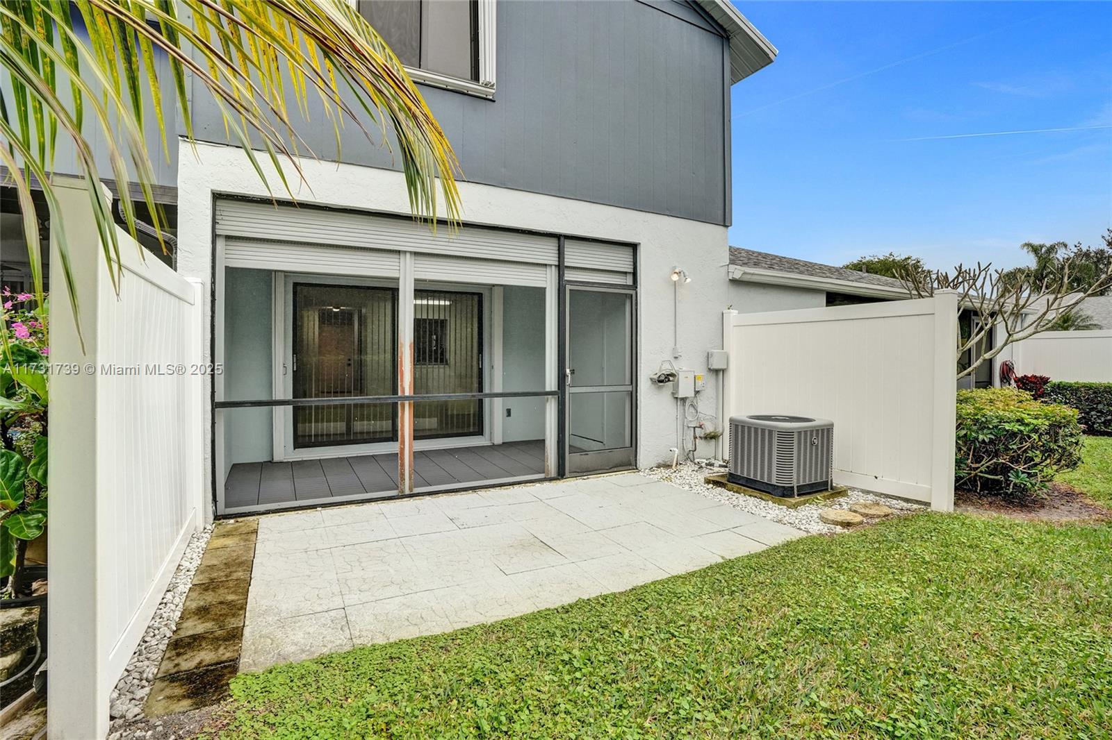 ARBOURS OF THE PALM BEACH - Residential