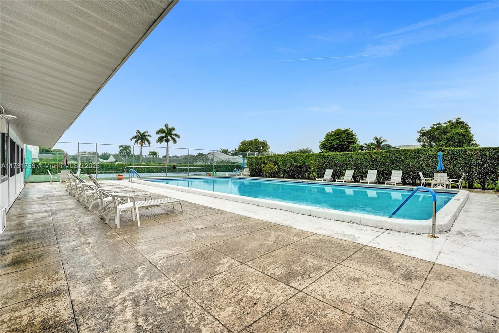 ARBOURS OF THE PALM BEACH - Residential