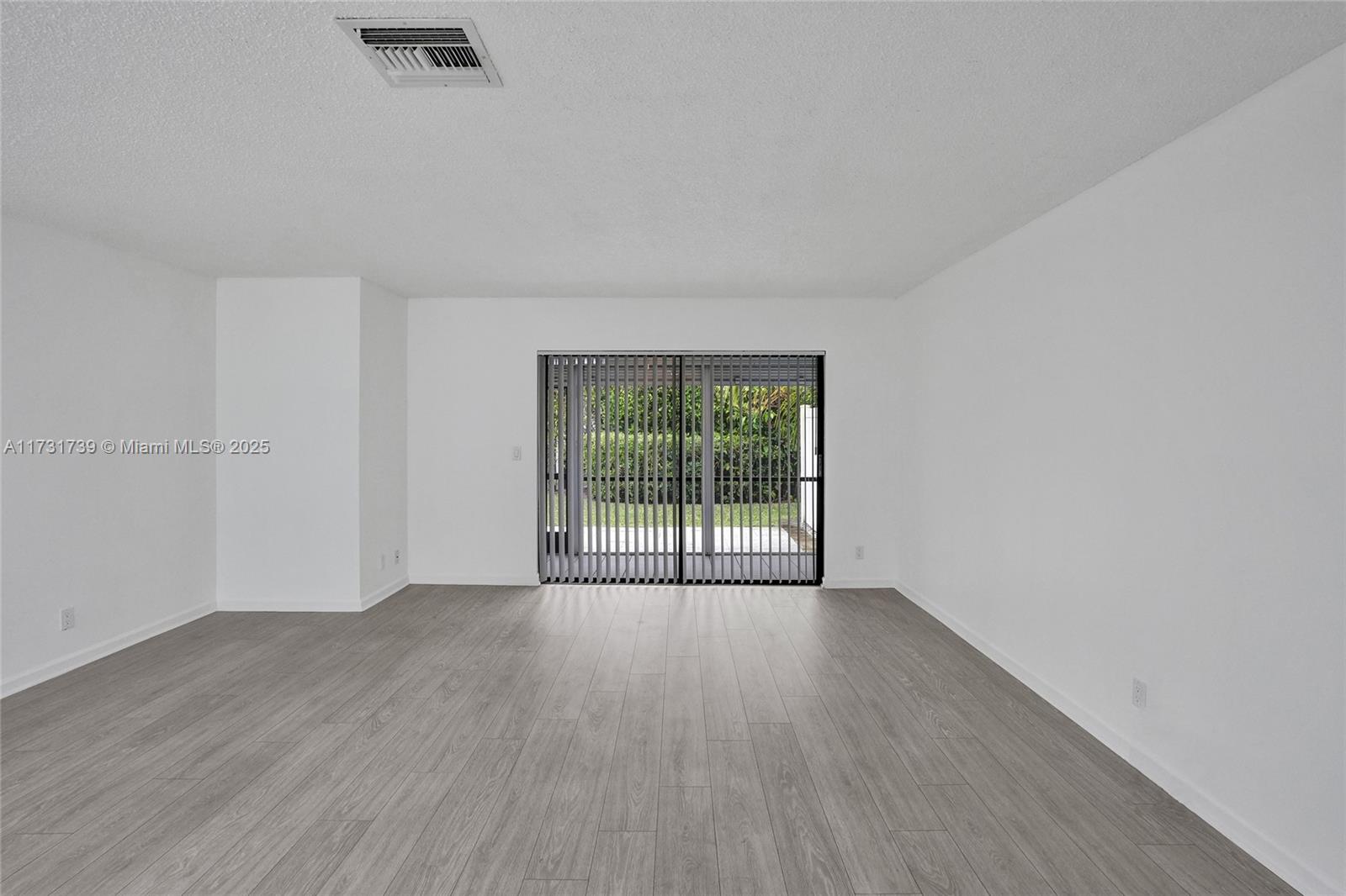 ARBOURS OF THE PALM BEACH - Residential