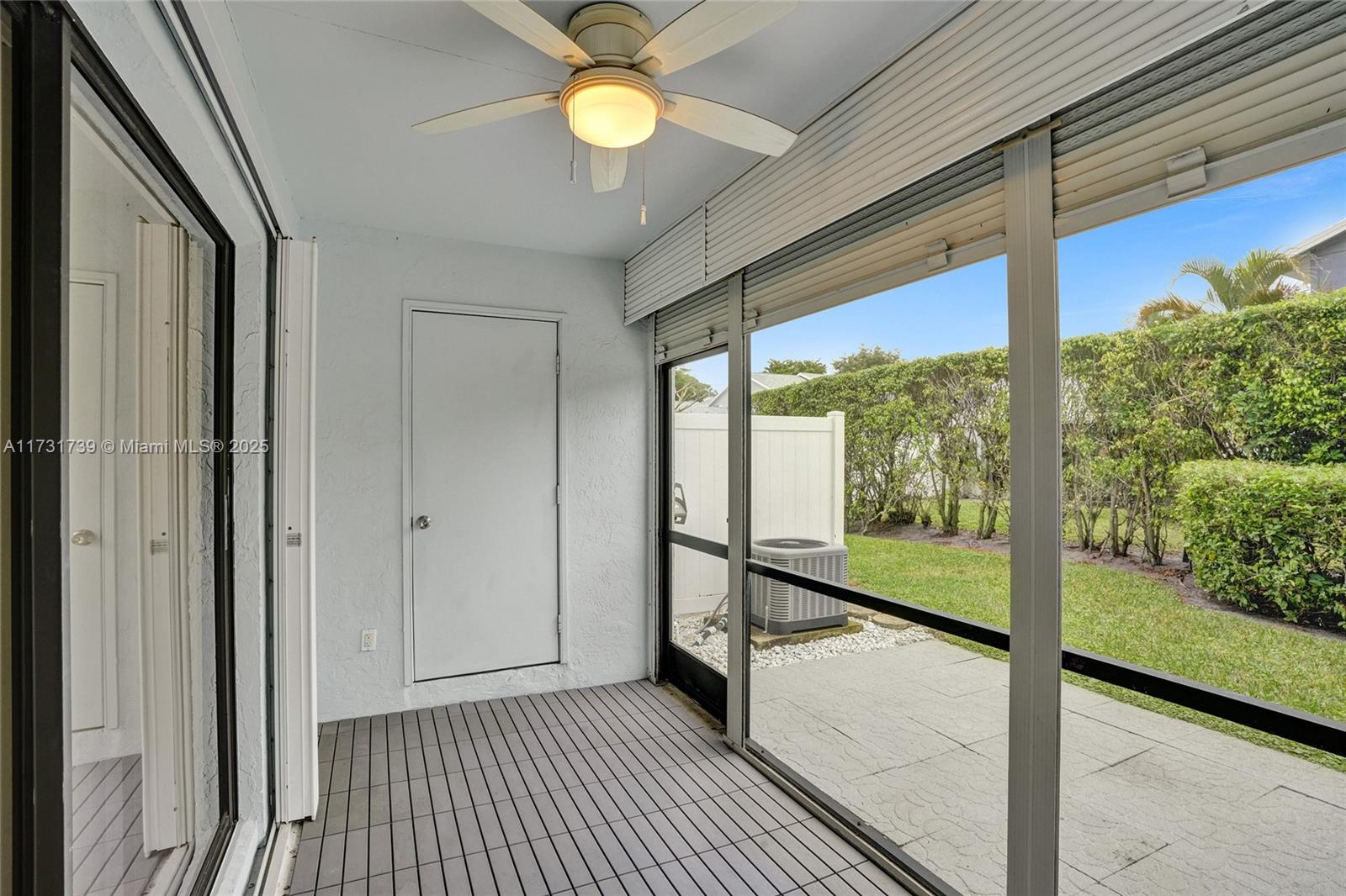 ARBOURS OF THE PALM BEACH - Residential