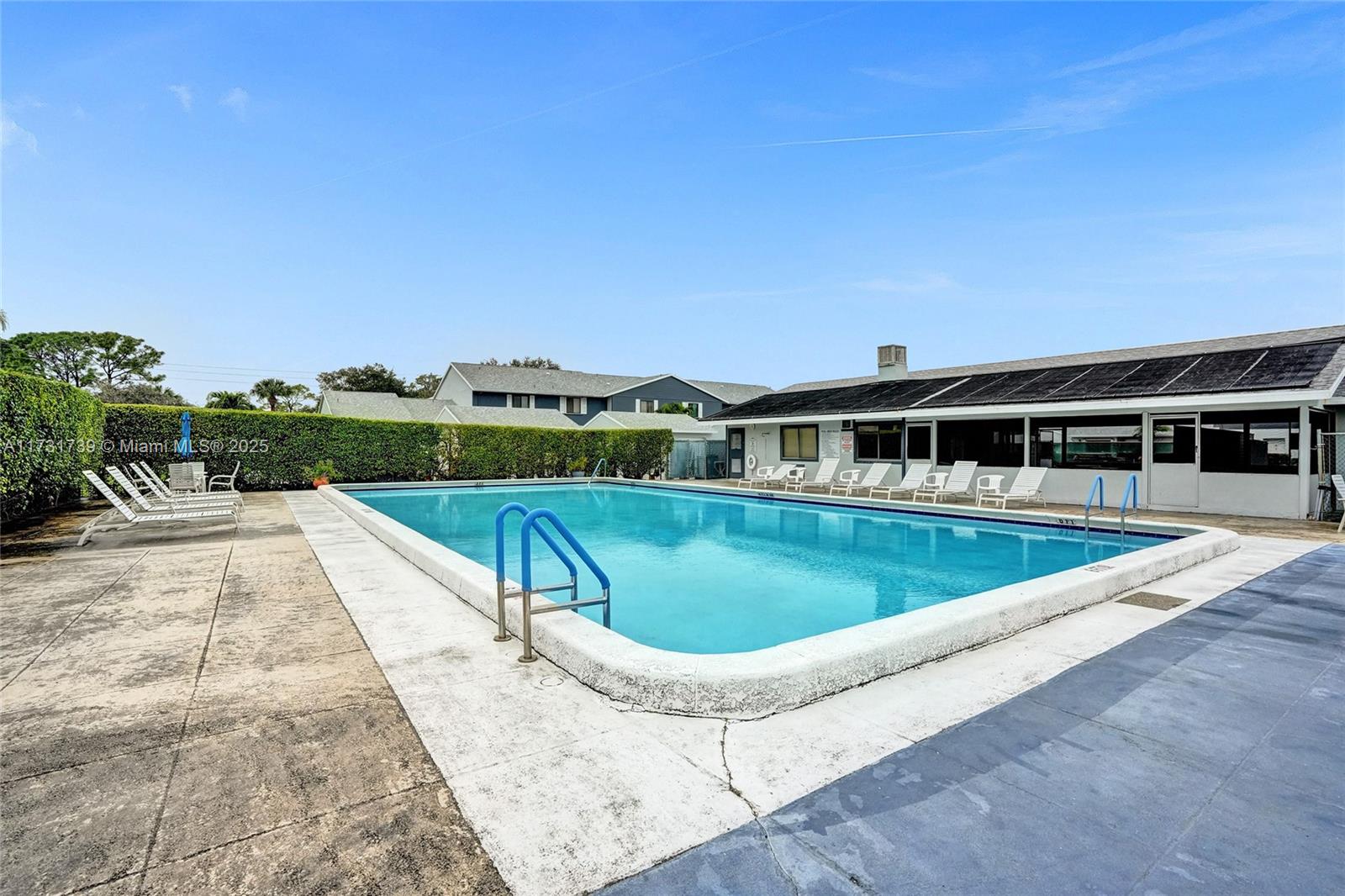 ARBOURS OF THE PALM BEACH - Residential