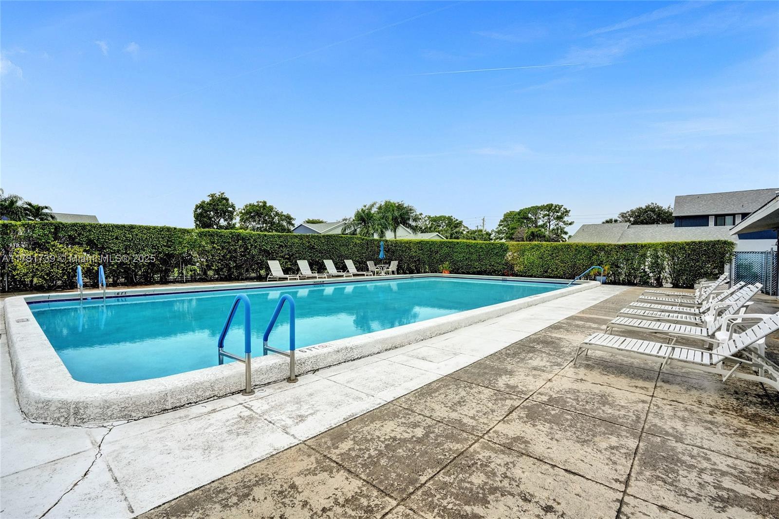 ARBOURS OF THE PALM BEACH - Residential