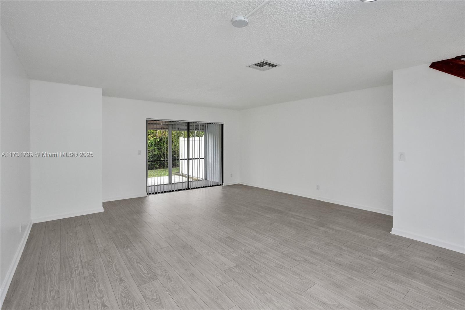 ARBOURS OF THE PALM BEACH - Residential