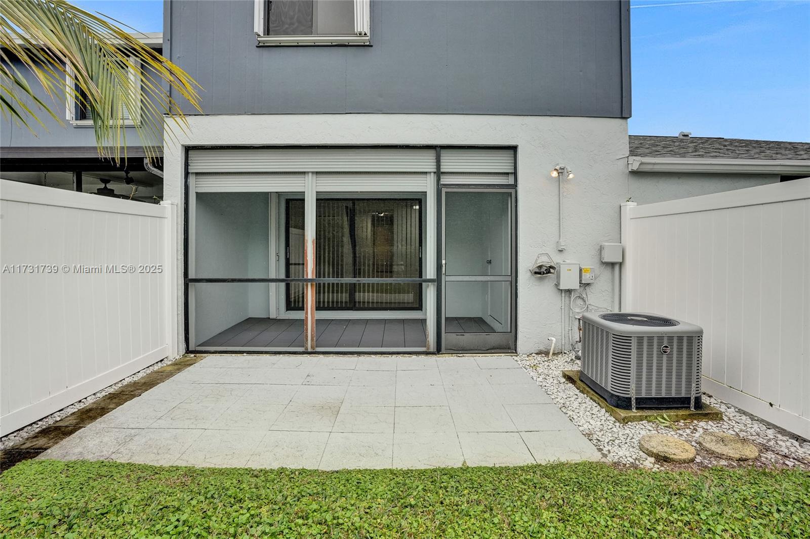 ARBOURS OF THE PALM BEACH - Residential