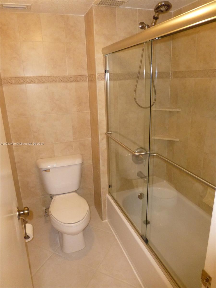 RACQUET CLUB 9 A NORTH - Residential Lease