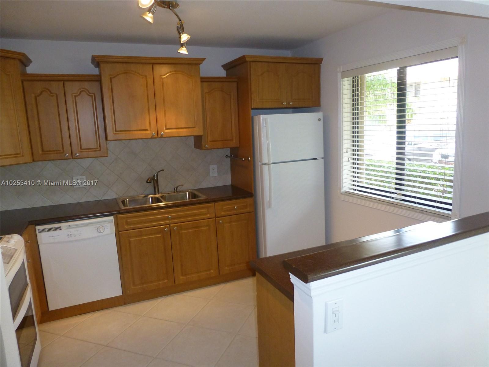 RACQUET CLUB 9 A NORTH - Residential Lease