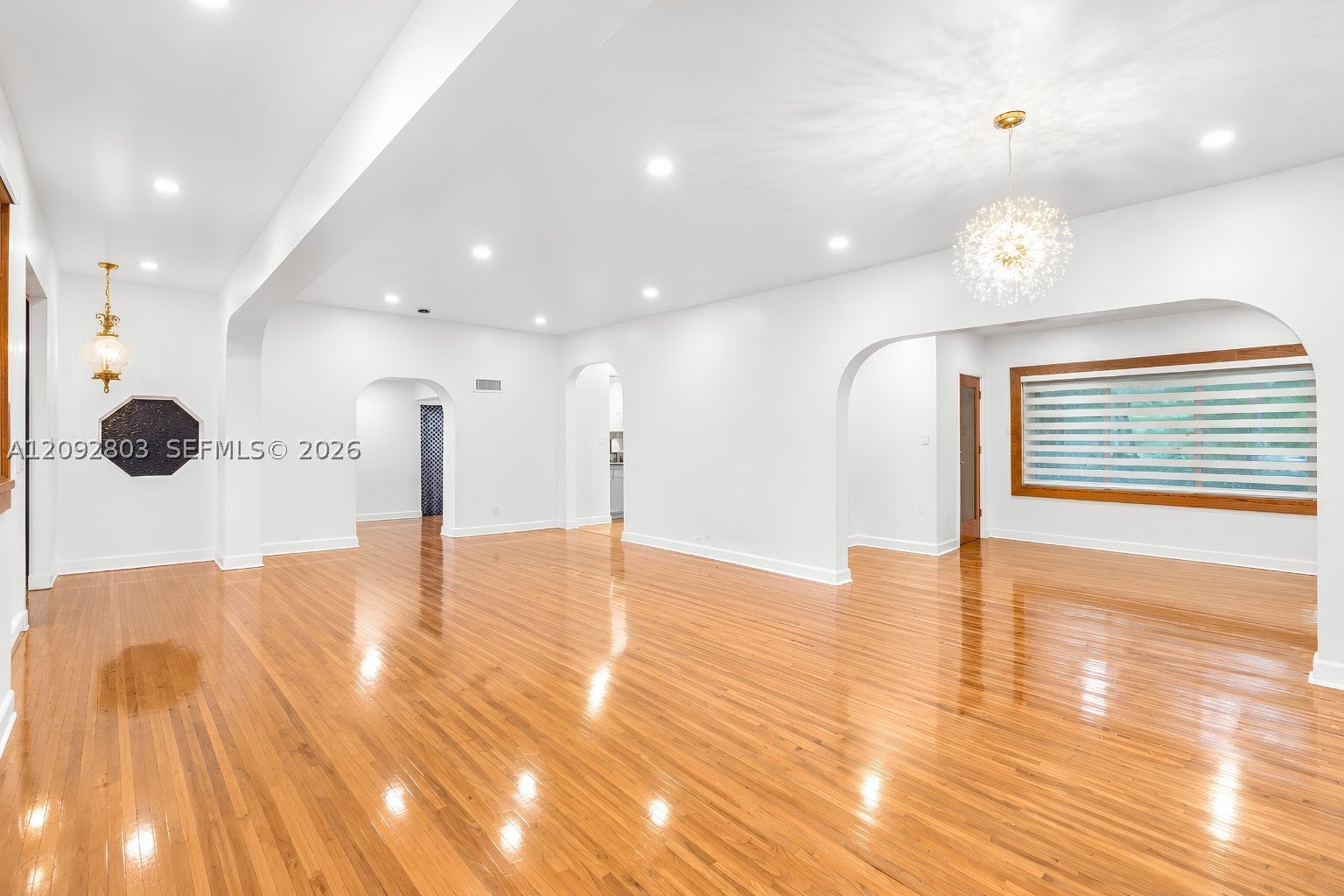 405 NE 150th St