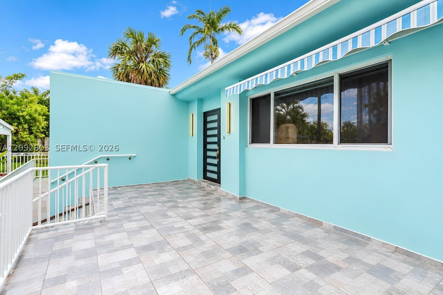 405 NE 150th St