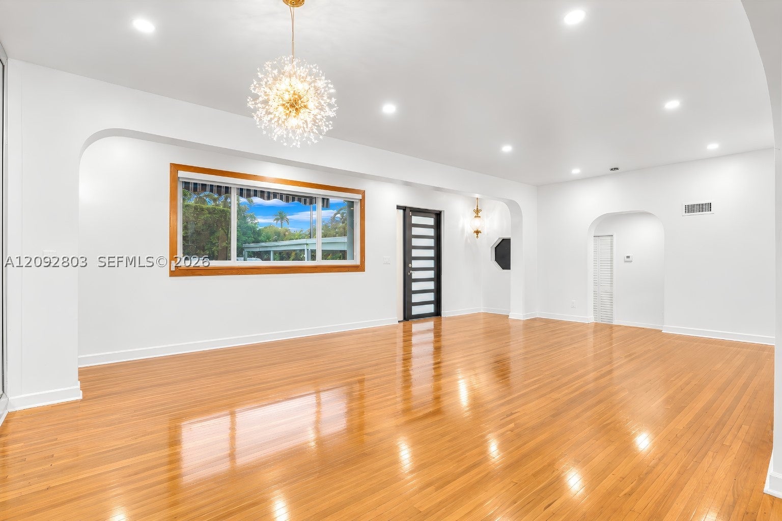 405 NE 150th St