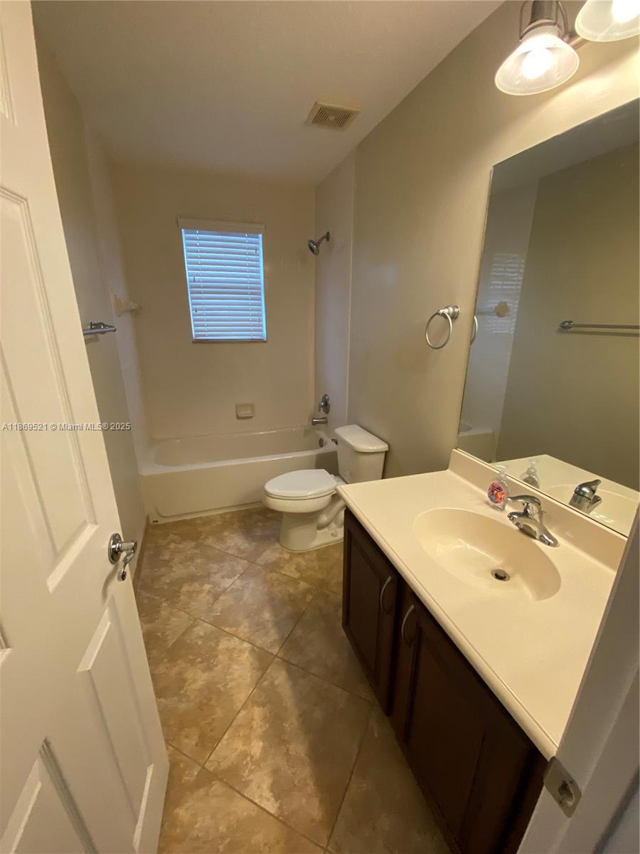 ROYAL WOODS CONDOMINIUM - Residential