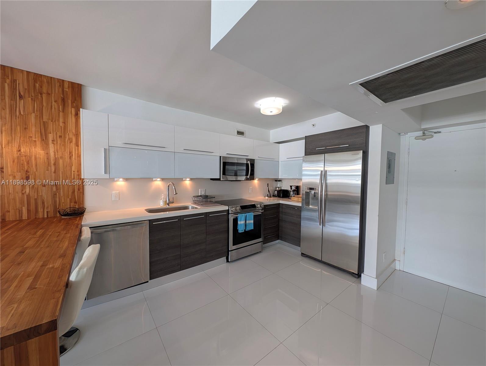 100 Lincoln Rd 1008