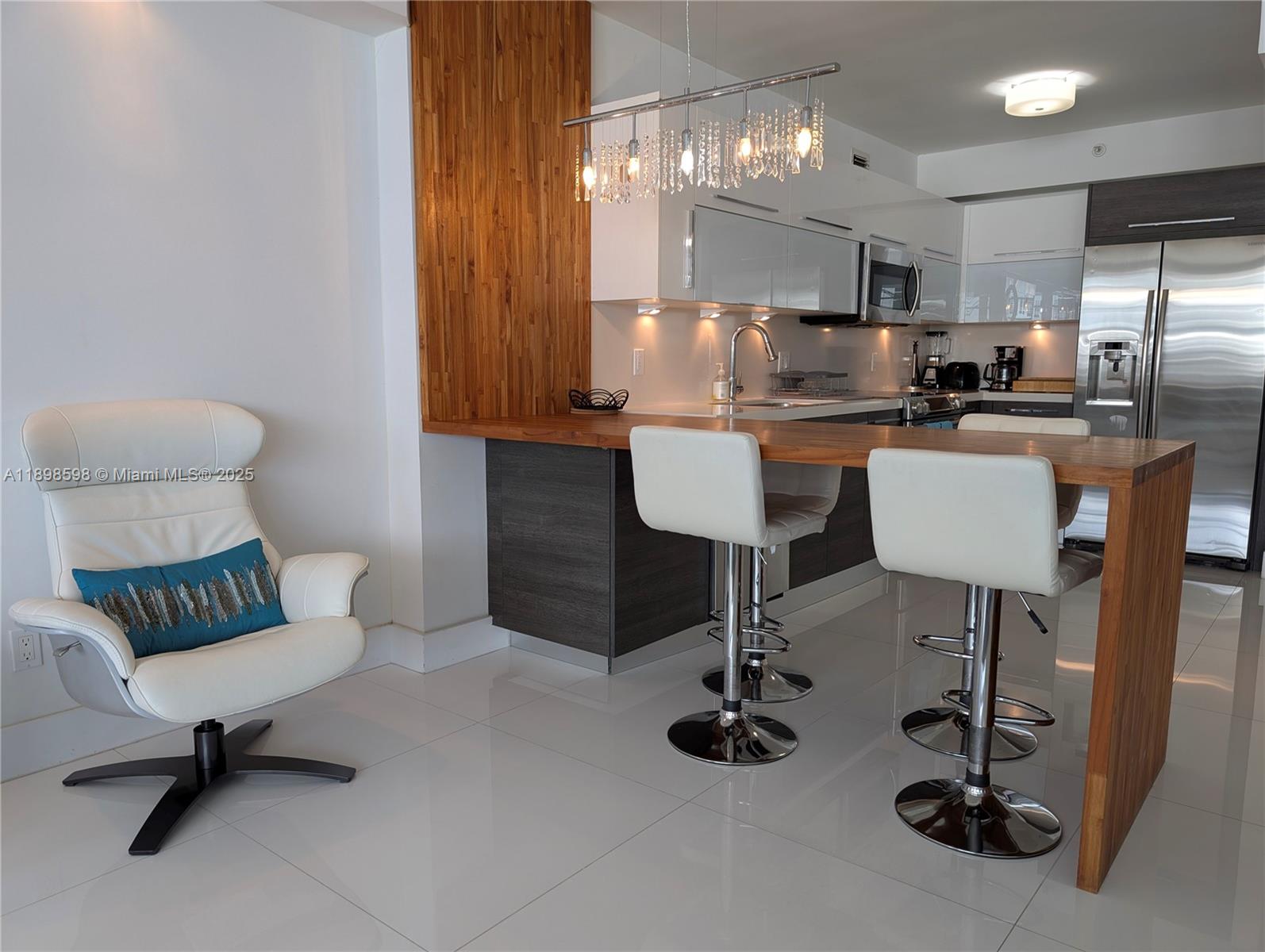 100 Lincoln Rd 1008