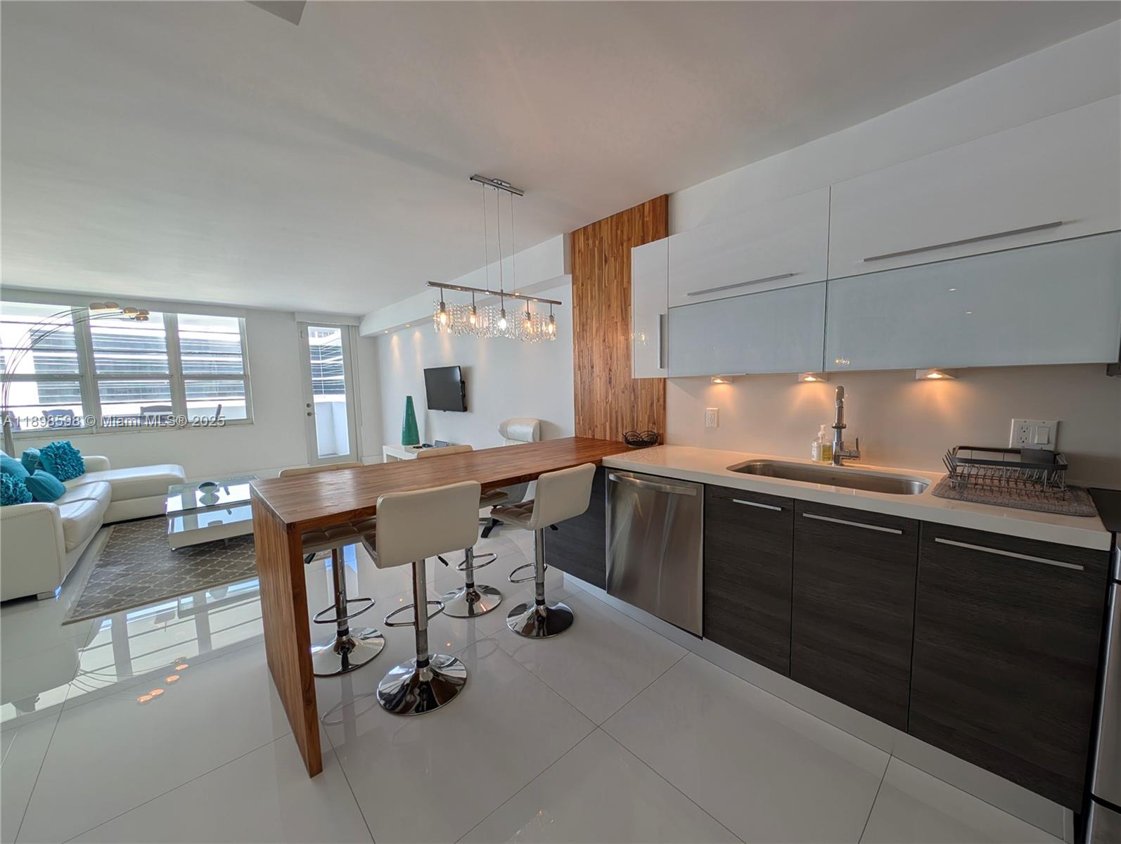 100 Lincoln Rd 1008