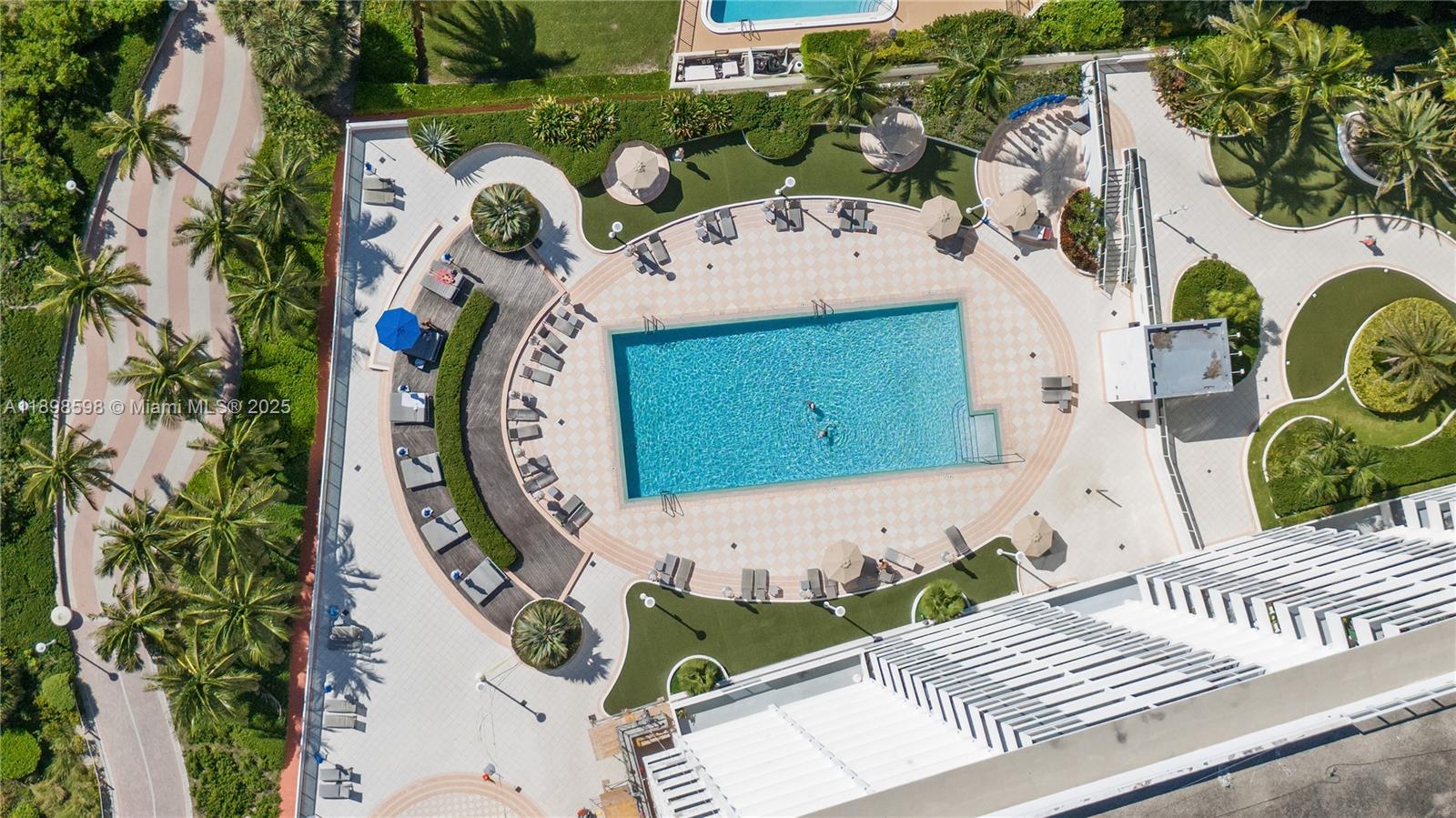 THE DECOPLAGE CONDO - Residential Lease