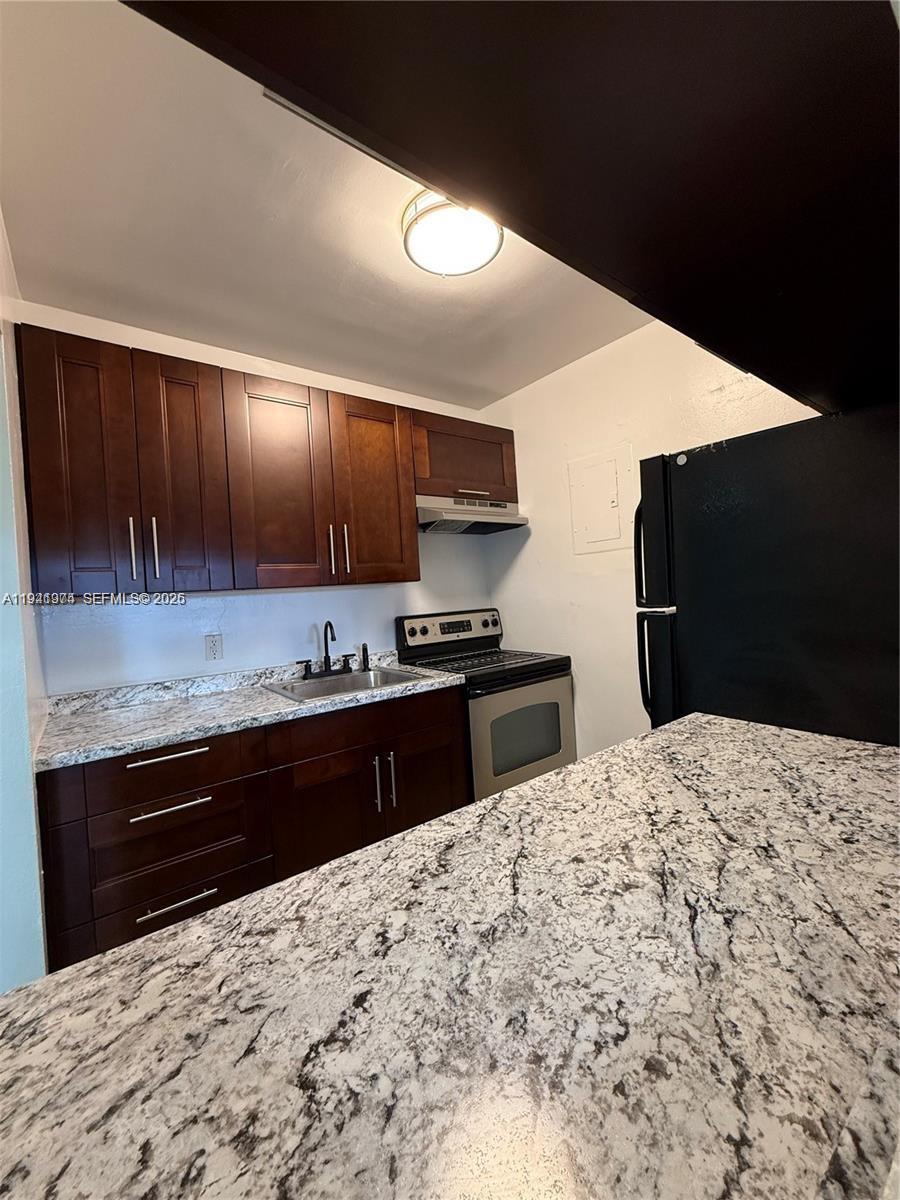 TOWN COLONY CONDO - Residential