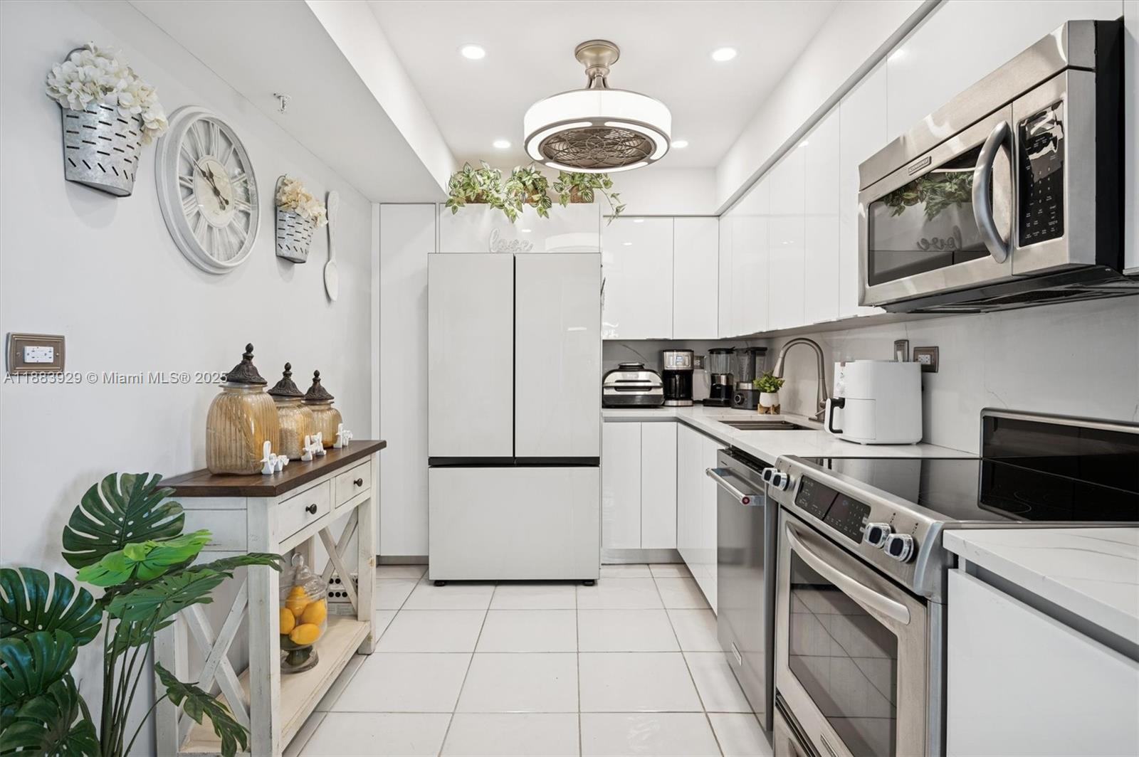 DELVISTA TOWERS CONDO - Residential