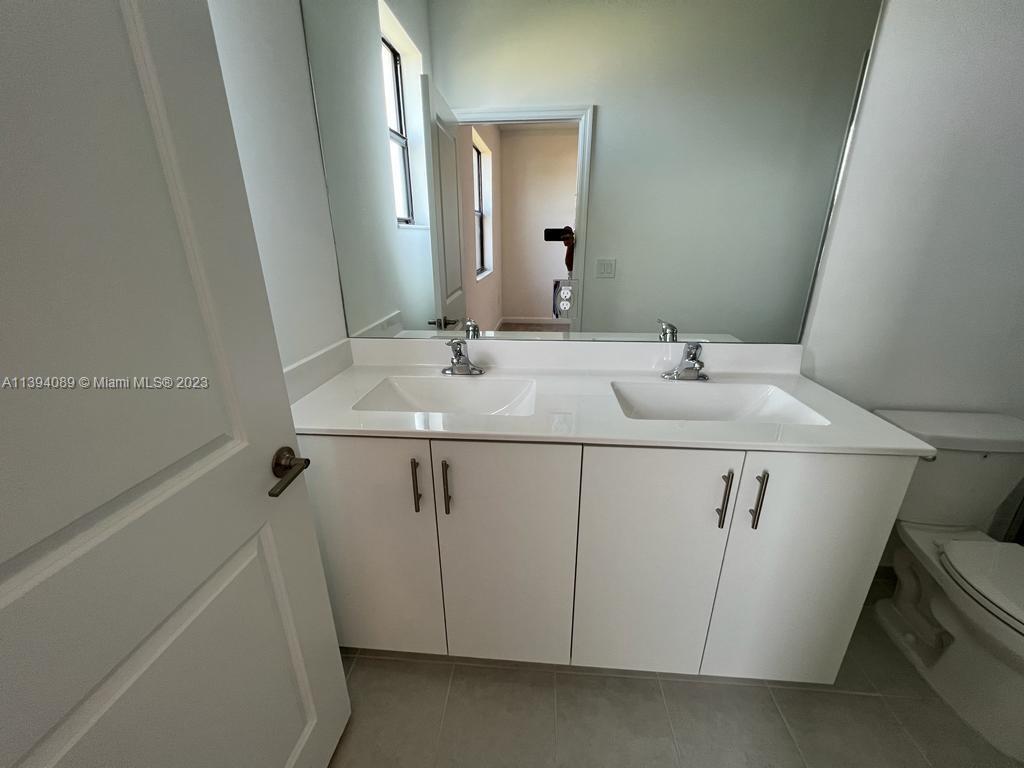VIA VENTURA - Residential Lease