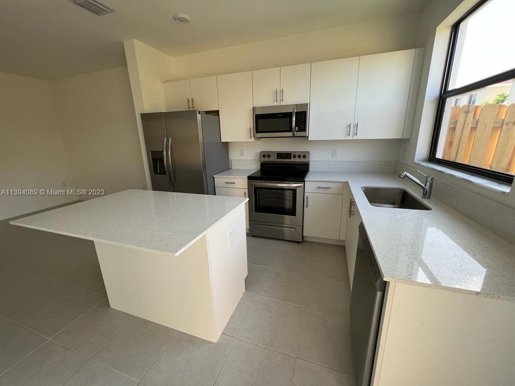 VIA VENTURA - Residential Lease
