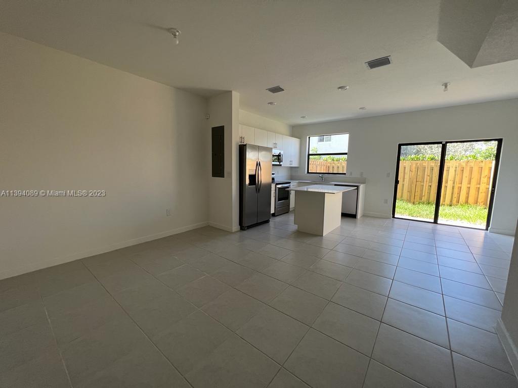 VIA VENTURA - Residential Lease