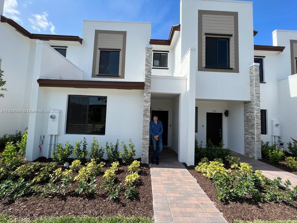 VIA VENTURA - Residential Lease