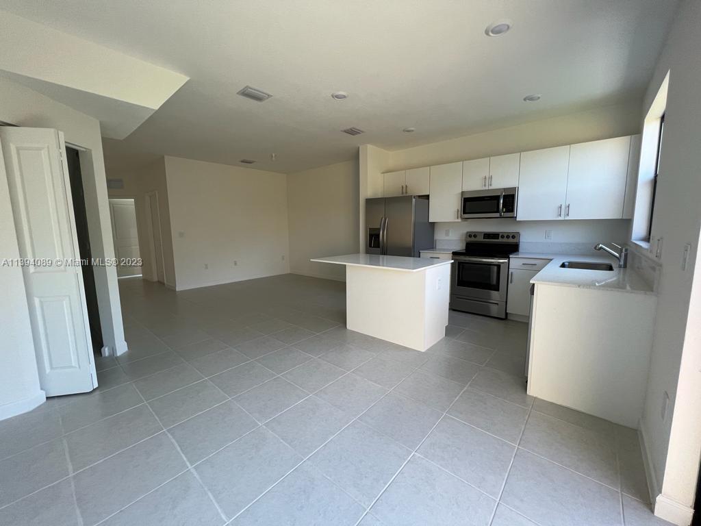 VIA VENTURA - Residential Lease