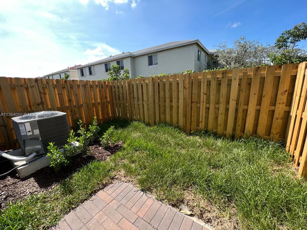 VIA VENTURA - Residential Lease
