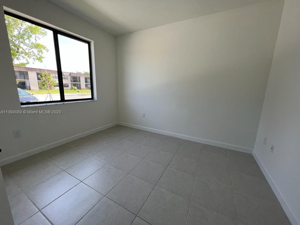 VIA VENTURA - Residential Lease